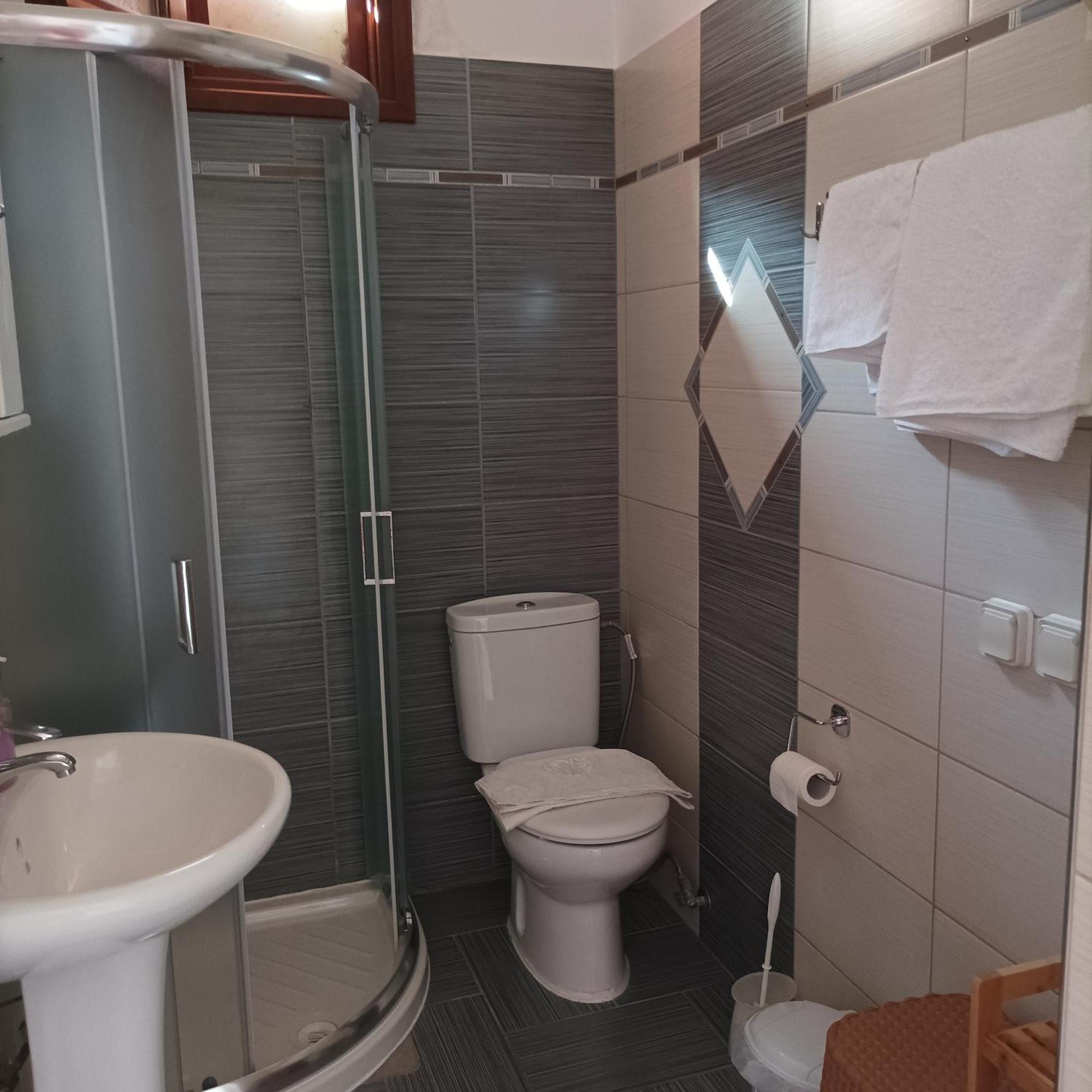 Pedi Breeze Apartment Sými Luaran gambar